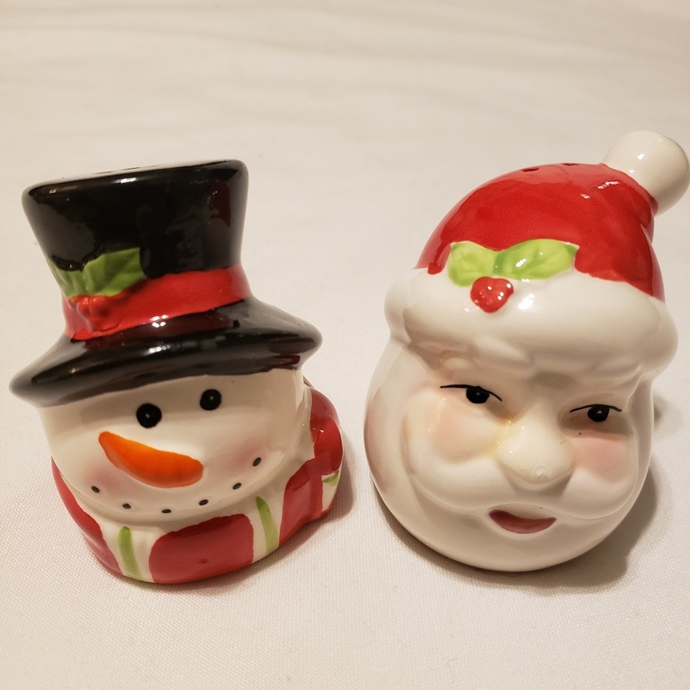 Christmas salt and pepper shakers